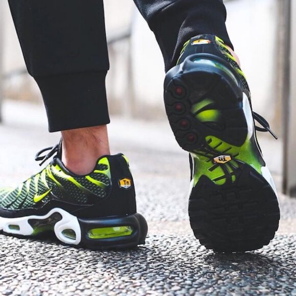 NIKE Air Max Plus, Black / Volt-Dark Grey (Men\'s Size: 12.0) main image 5